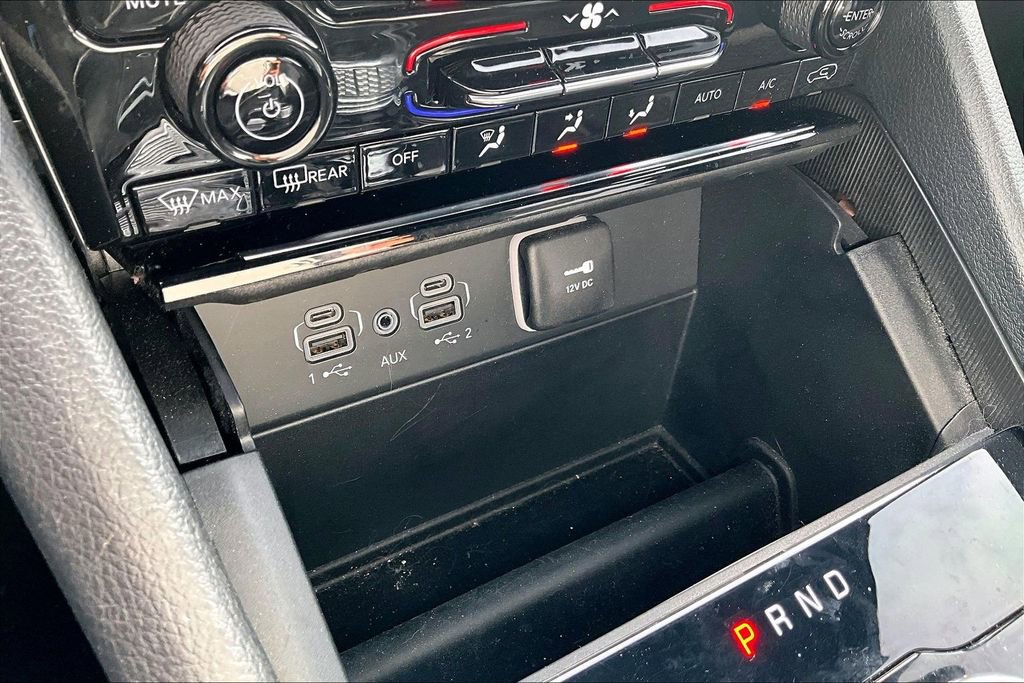 Used 2024 Jeep Grand Cherokee Limited w/ Black Appearance Package image 32