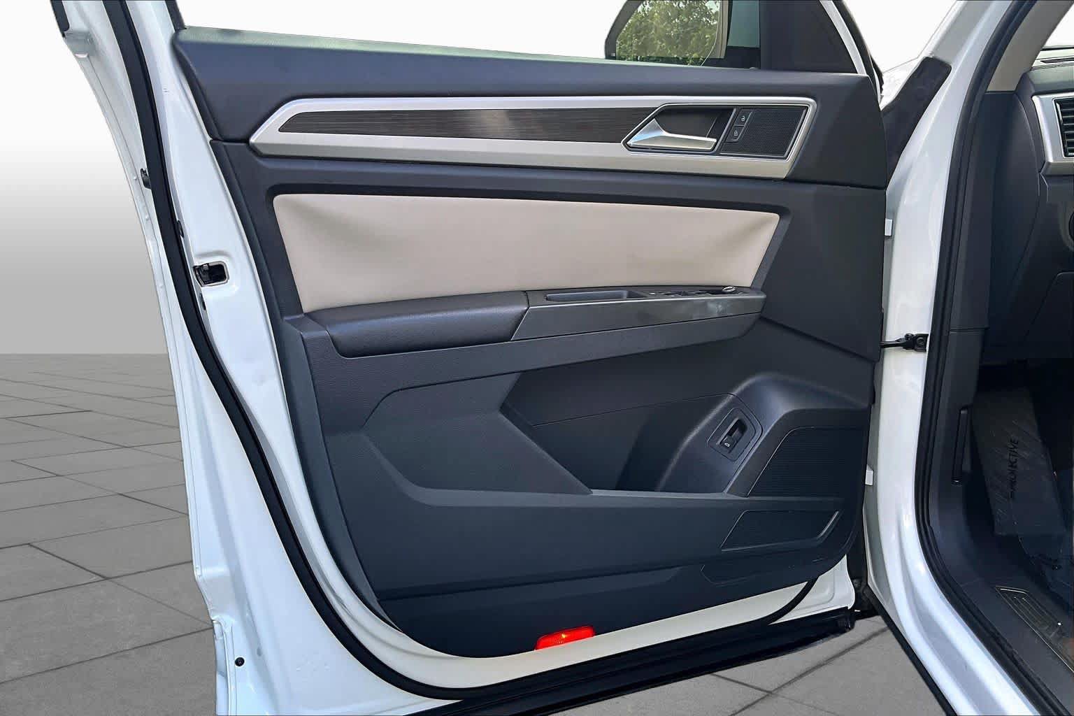 Used 2018 Volkswagen Atlas SEL w/ R-Line Package FWD image 22