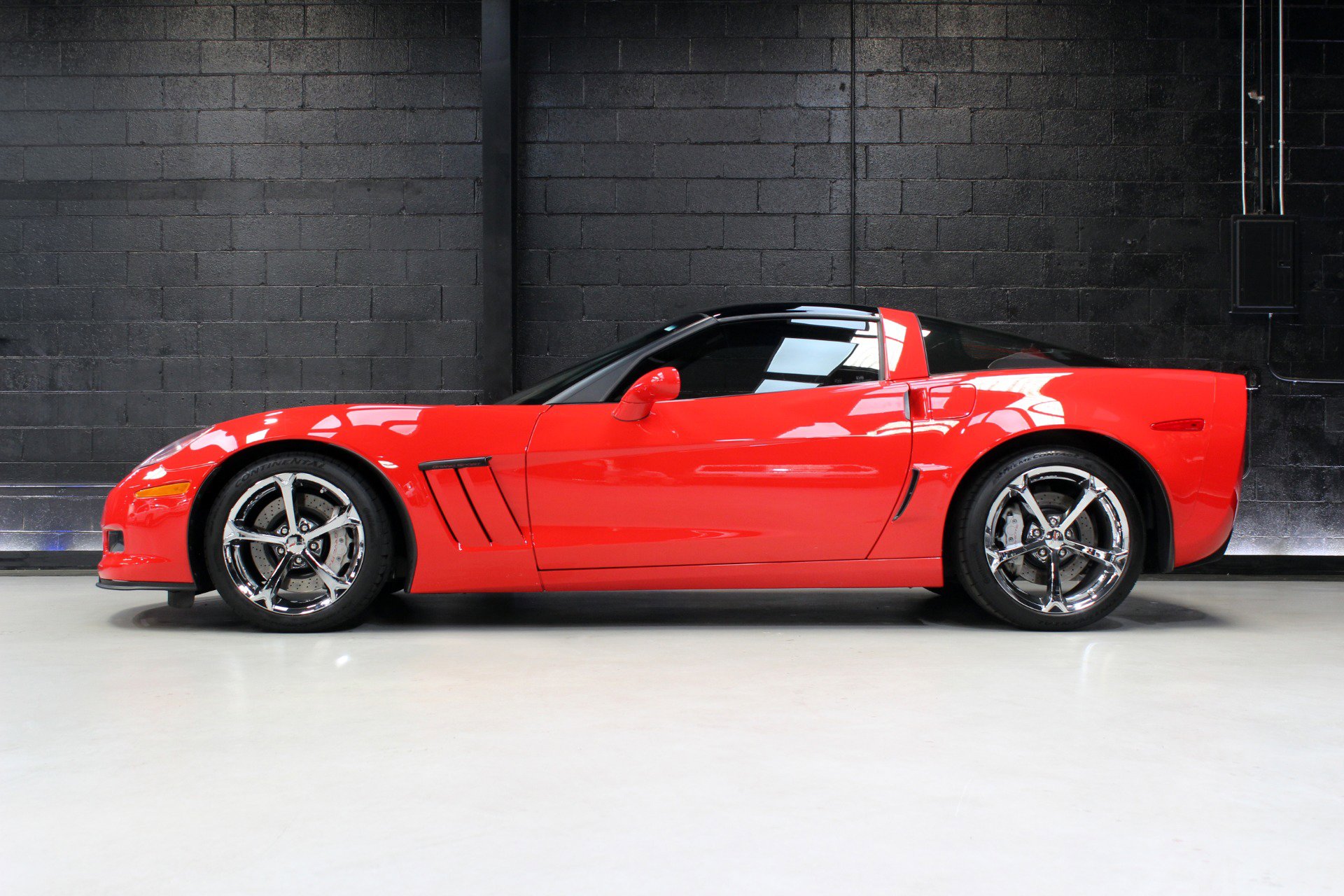 Used 2013 Chevrolet Corvette Grand Sport w/ 2LT Preferred Equipment Group image 3