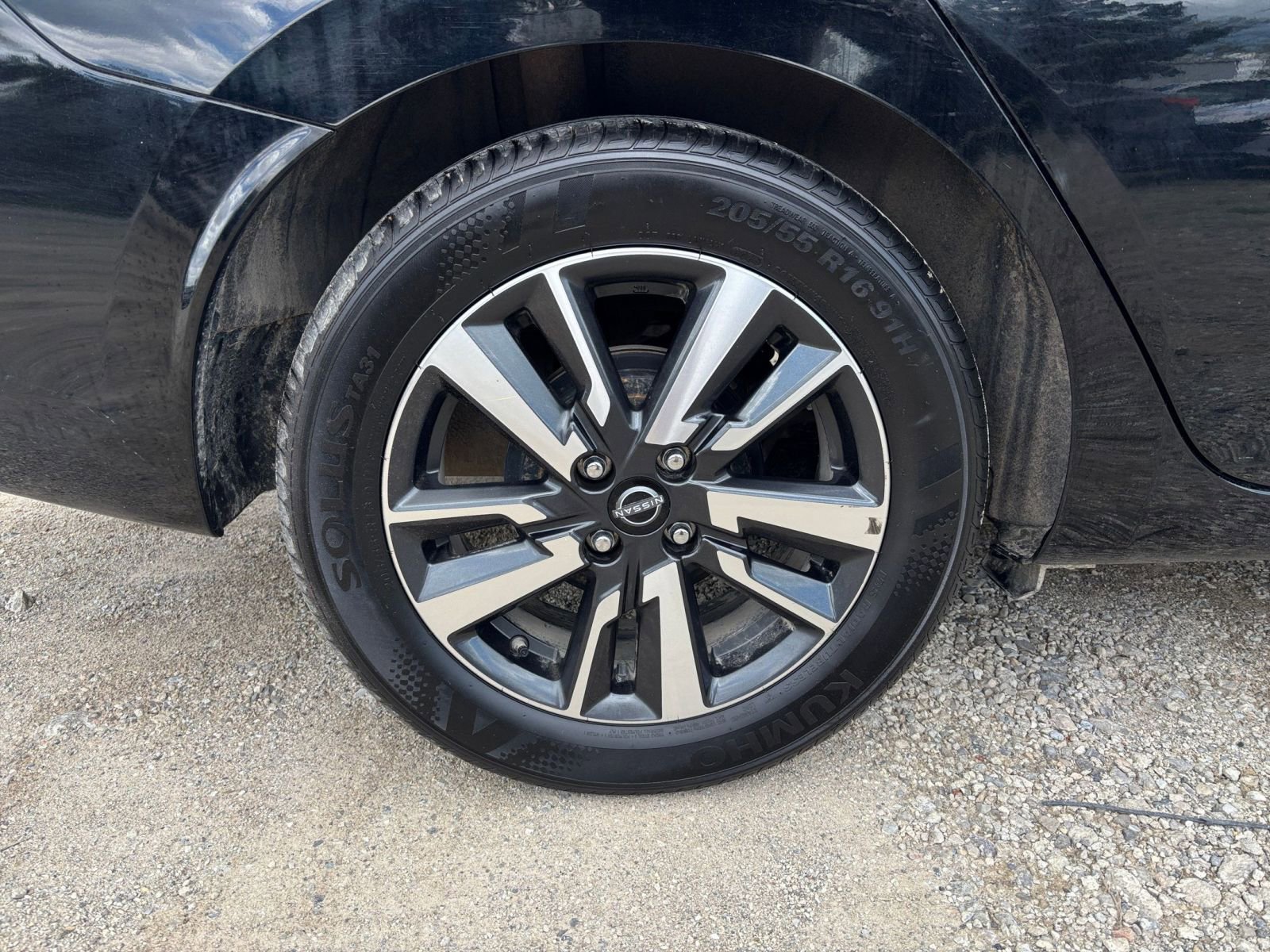 Used 2025 Nissan Versa SV FWD image 28