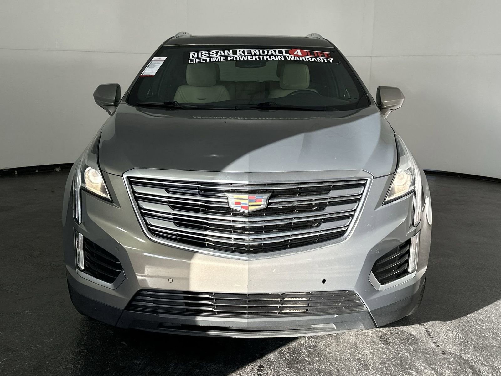 Used 2018 Cadillac XT5 Luxury w/ LPO, Wheel Lock Package image 3