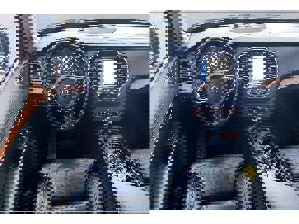 Used 2017 Volvo XC90 T6 Inscription w/ Vision Package image 6