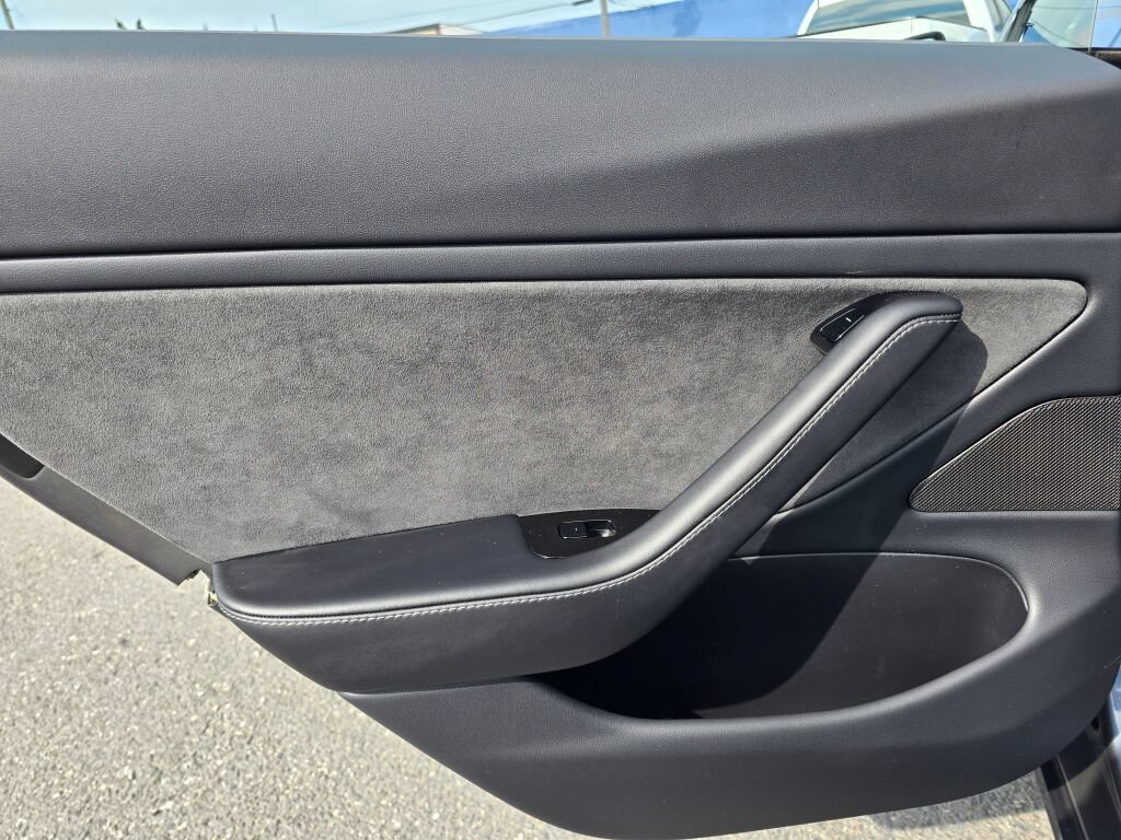Used 2018 Tesla Model 3 Long Range RWD image 16