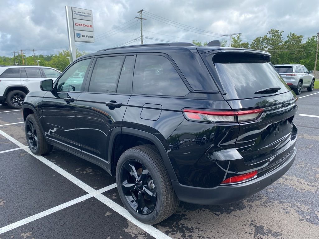 New 2025 Jeep Grand Cherokee Limited w/ Black Appearance Package image 5