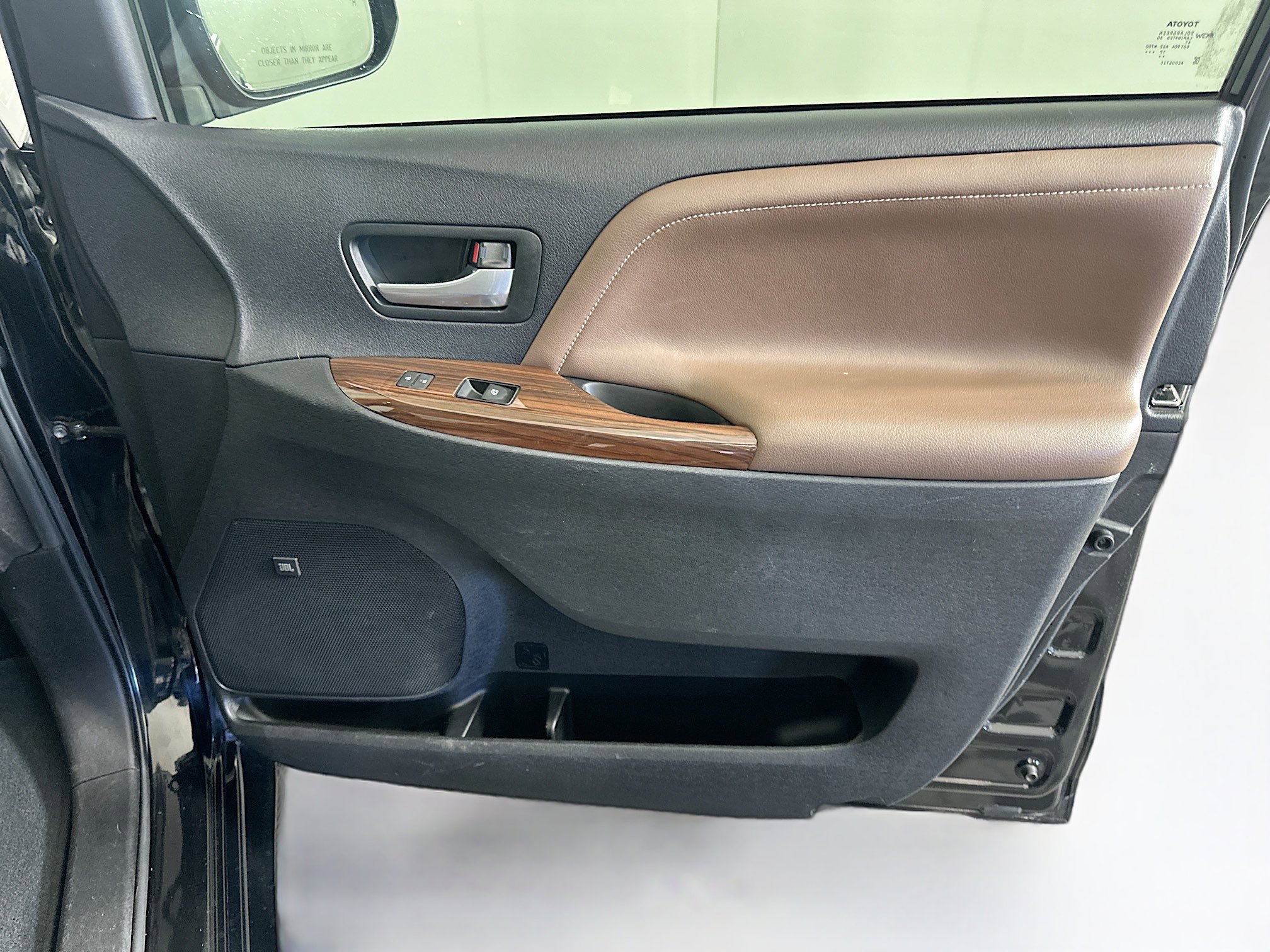 Used 2018 Toyota Sienna Limited image 33