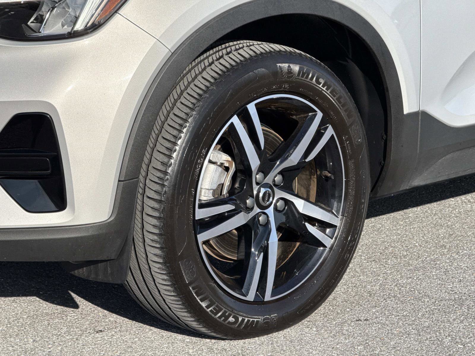 Used 2024 Volvo XC40 B5 Core image 30