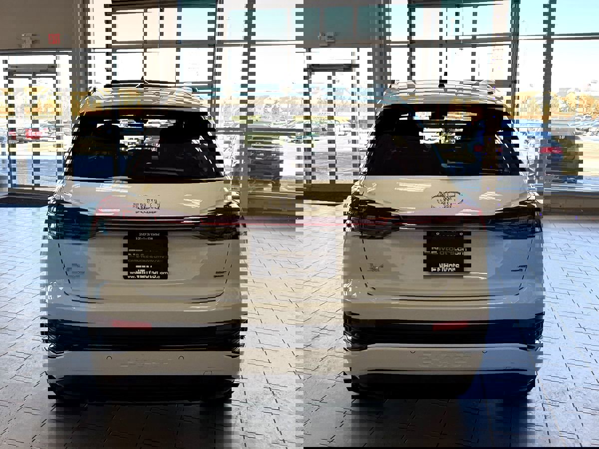 Used 2024 Audi Q4 e-tron Premium Plus w/ Premium Plus image 4