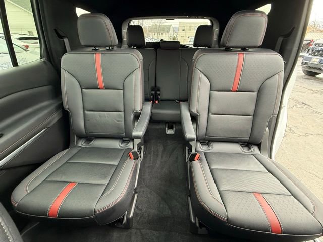 Used 2025 Chevrolet Traverse RS image 18