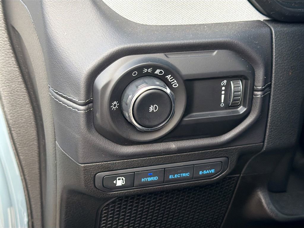 Used 2025 Jeep Wrangler Unlimited Sahara image 10