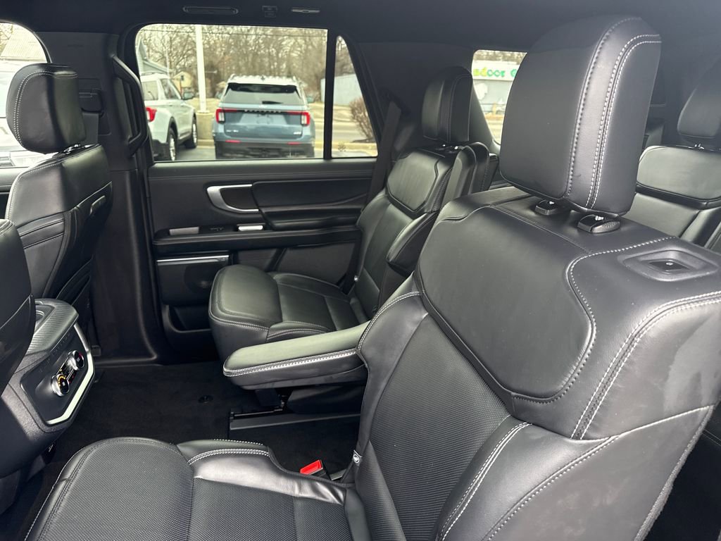 Used 2025 Ford Expedition Platinum w/ Stealth Appearance Package image 19