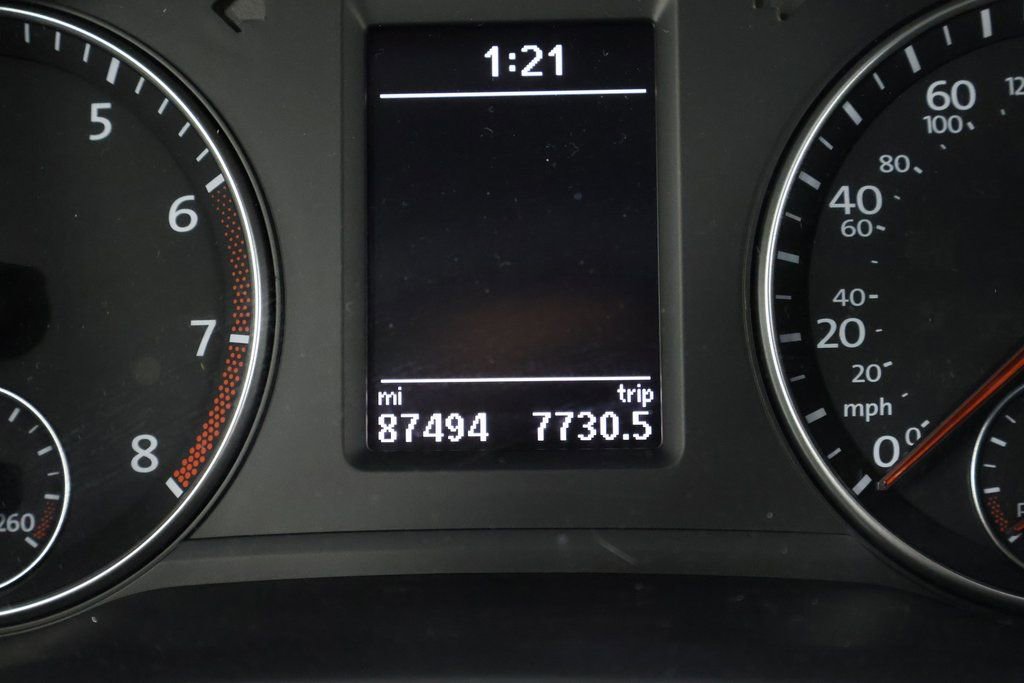 Used 2013 Volkswagen Passat 2.5 SEL Premium FWD image 17