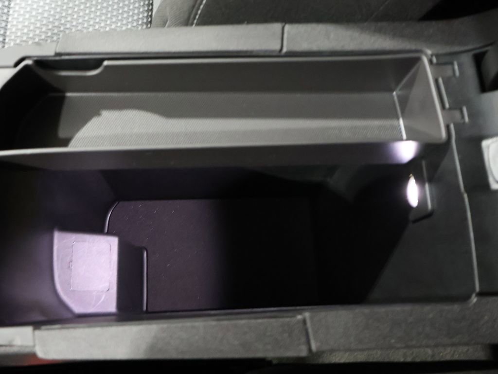 Used 2024 GMC Terrain SLE image 33