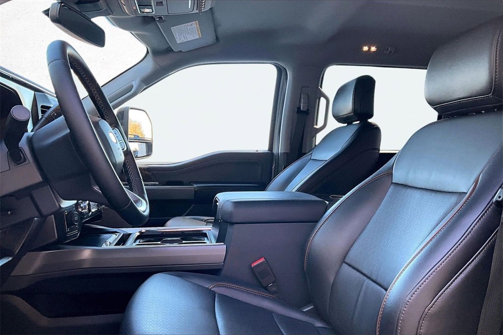 Used 2025 Ford F250 Lariat w/ Black Appearance Package image 22