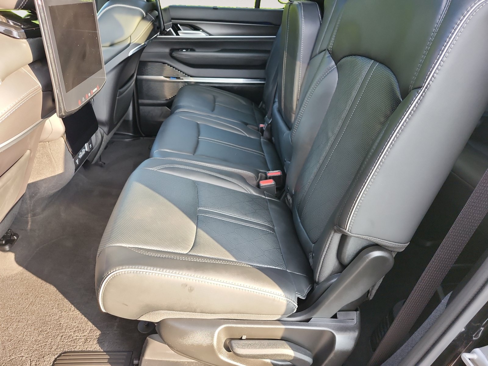 Used 2025 Jeep Grand Wagoneer L Series II Obsidian w/ Quick Order Packagew 28T AWD/4WD image 16