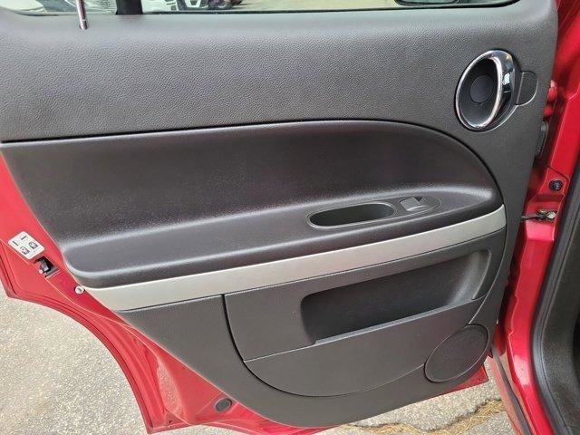 Used 2010 Chevrolet HHR LT image 9