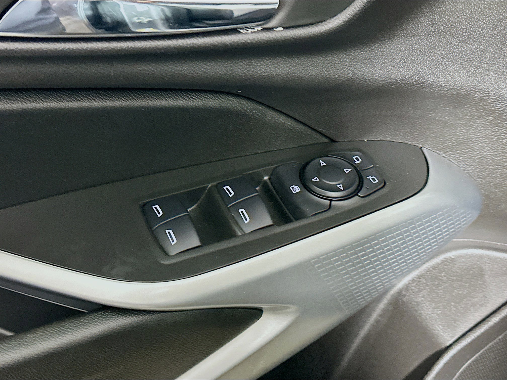 Used 2025 Chevrolet Trax LS image 15