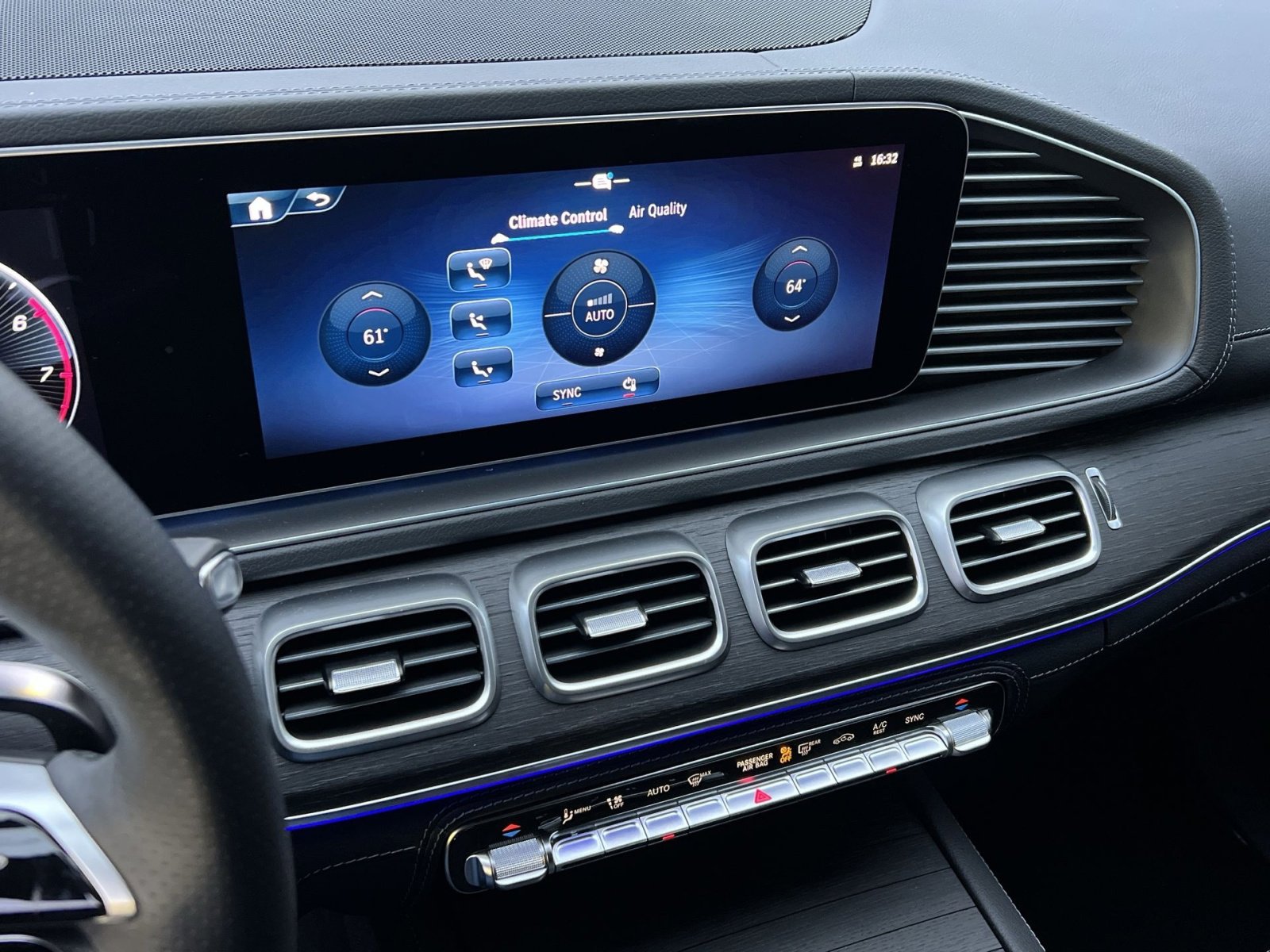 New 2026 Mercedes-Benz GLE 53 AMG 4MATIC Coupe image 19