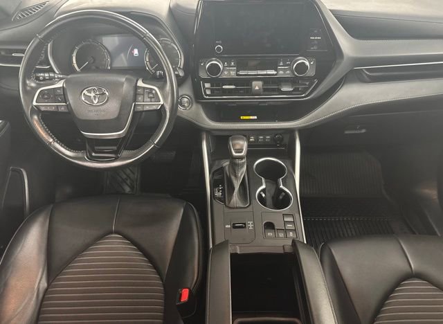 Used 2023 Toyota Highlander XSE FWD image 25