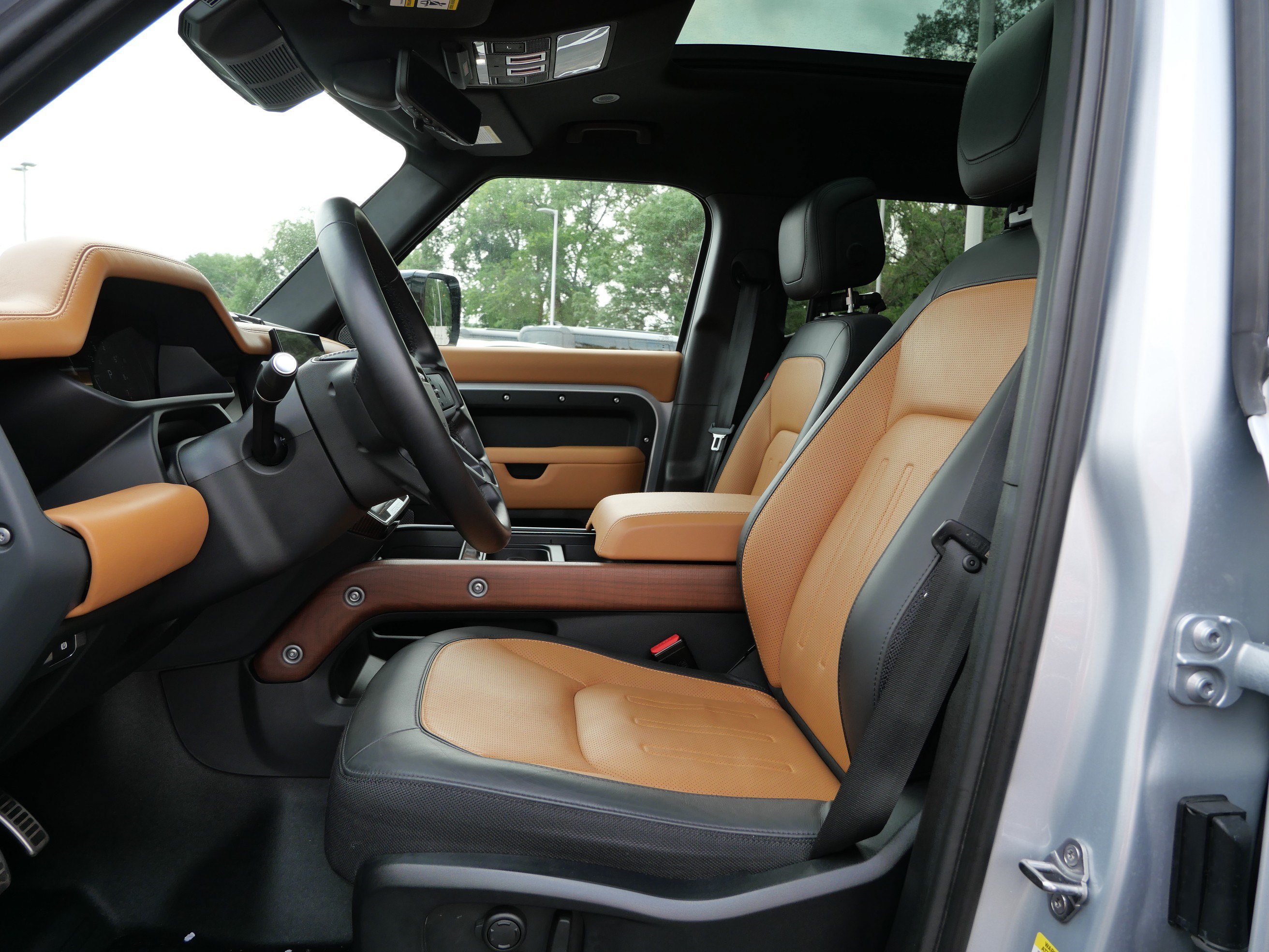 Certified 2024 Land Rover Defender 110 X AWD/4WD image 12