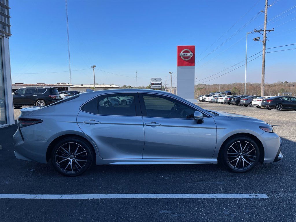 Used 2024 Toyota Camry SE image 20