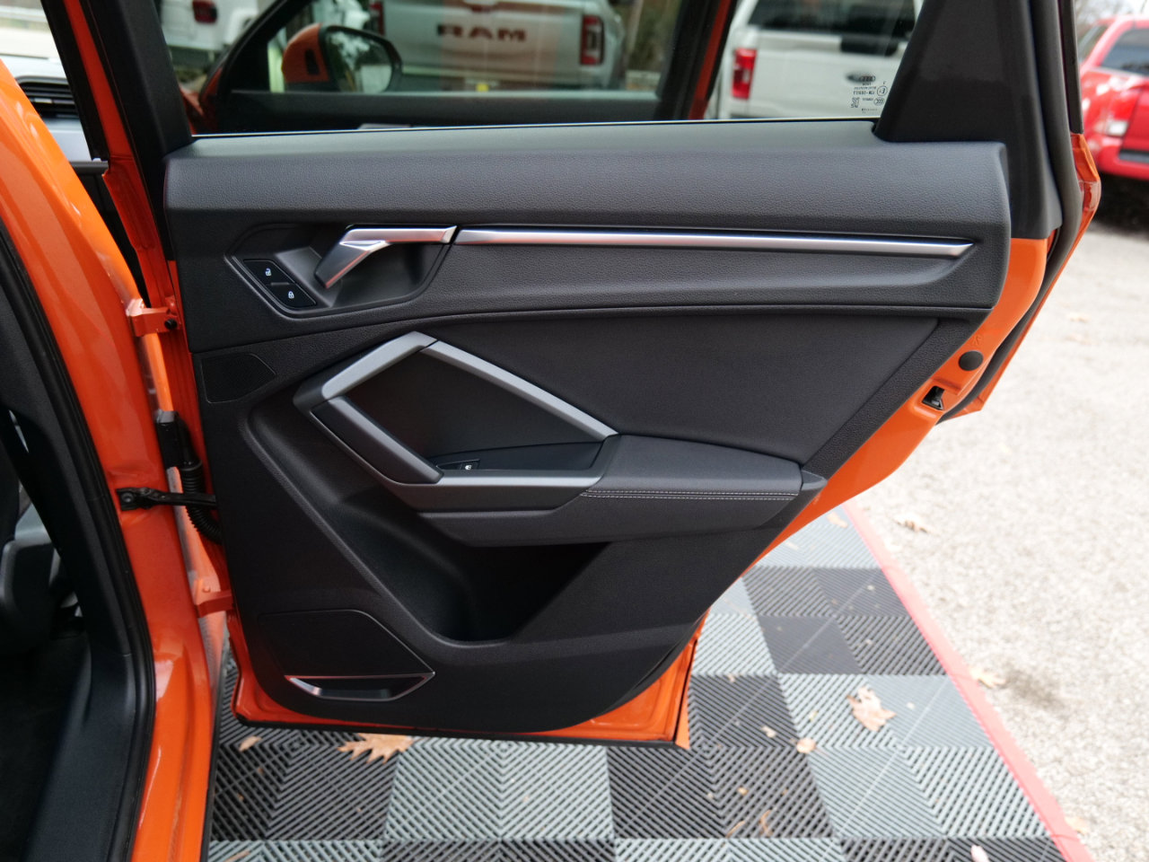 Used 2019 Audi Q3 2.0T Premium Plus w/ Premium Plus Package image 40