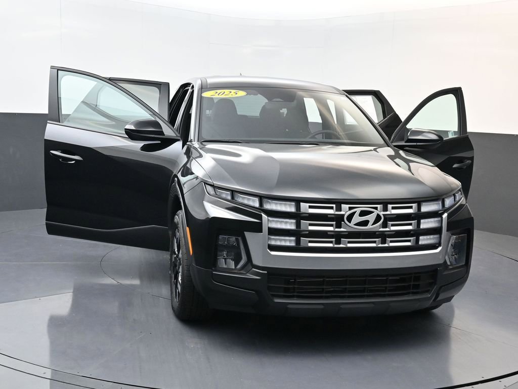 Certified 2025 Hyundai Santa Cruz SE image 30