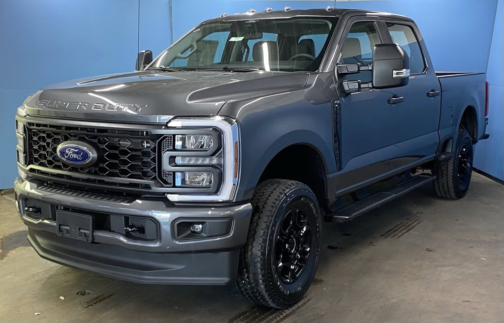 New 2026 Ford F250 4x4 Crew Cab Super Duty image 4