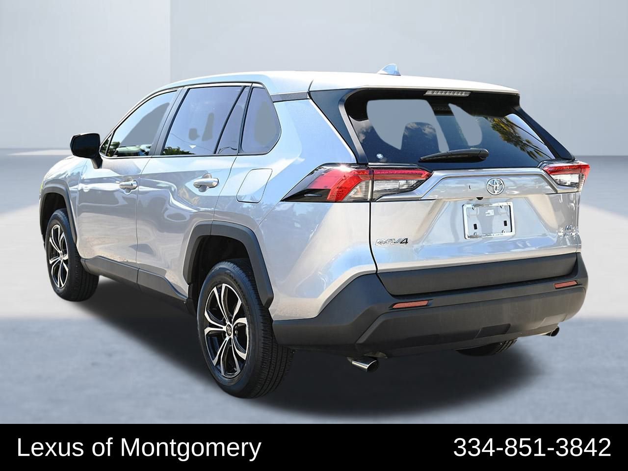 Used 2022 Toyota RAV4 LE image 4