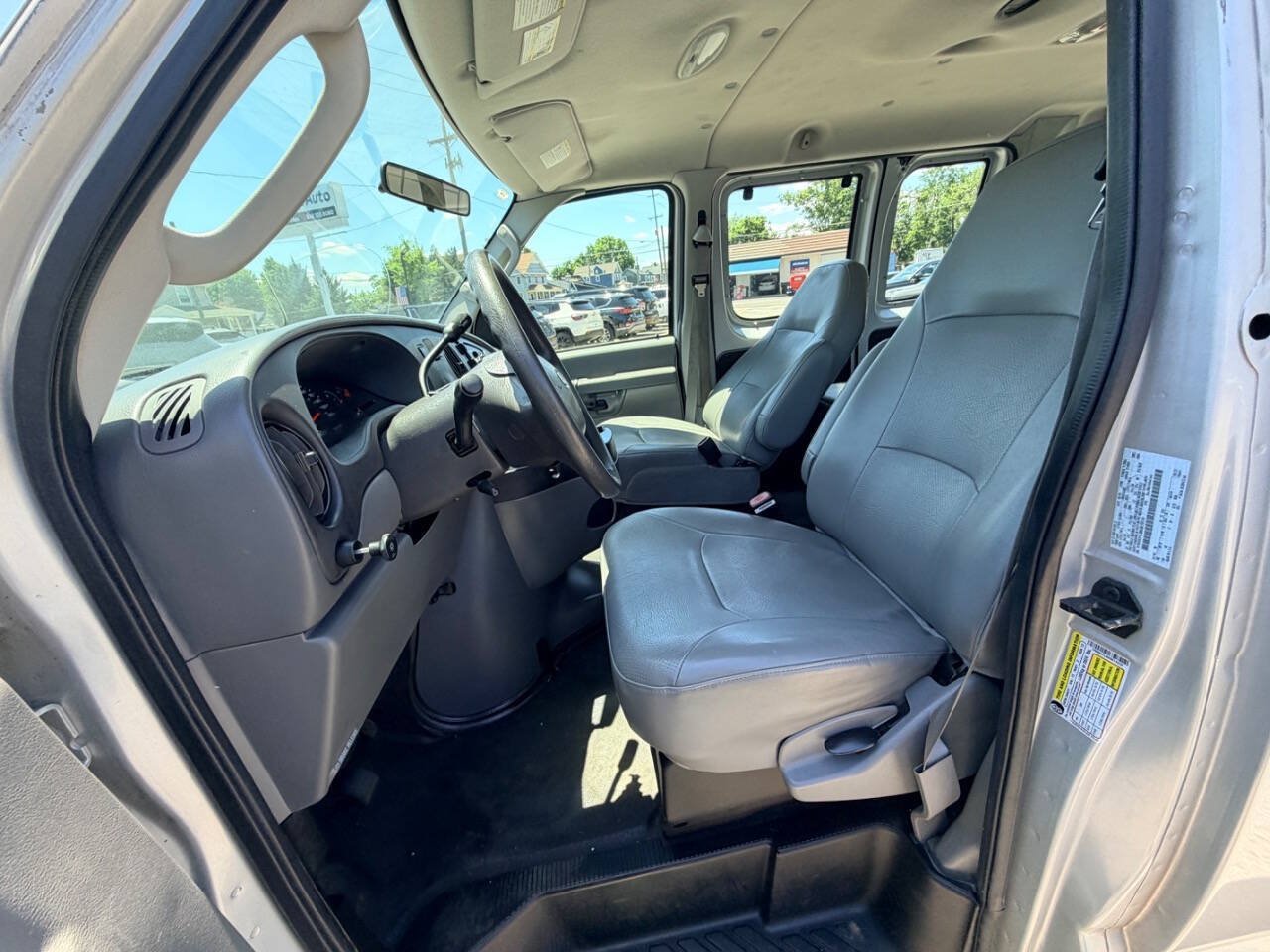 Used 2006 Ford E-350 and Econoline 350 XL RWD image 28