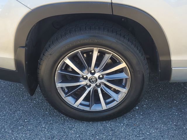 Used 2018 Toyota Highlander XLE image 5