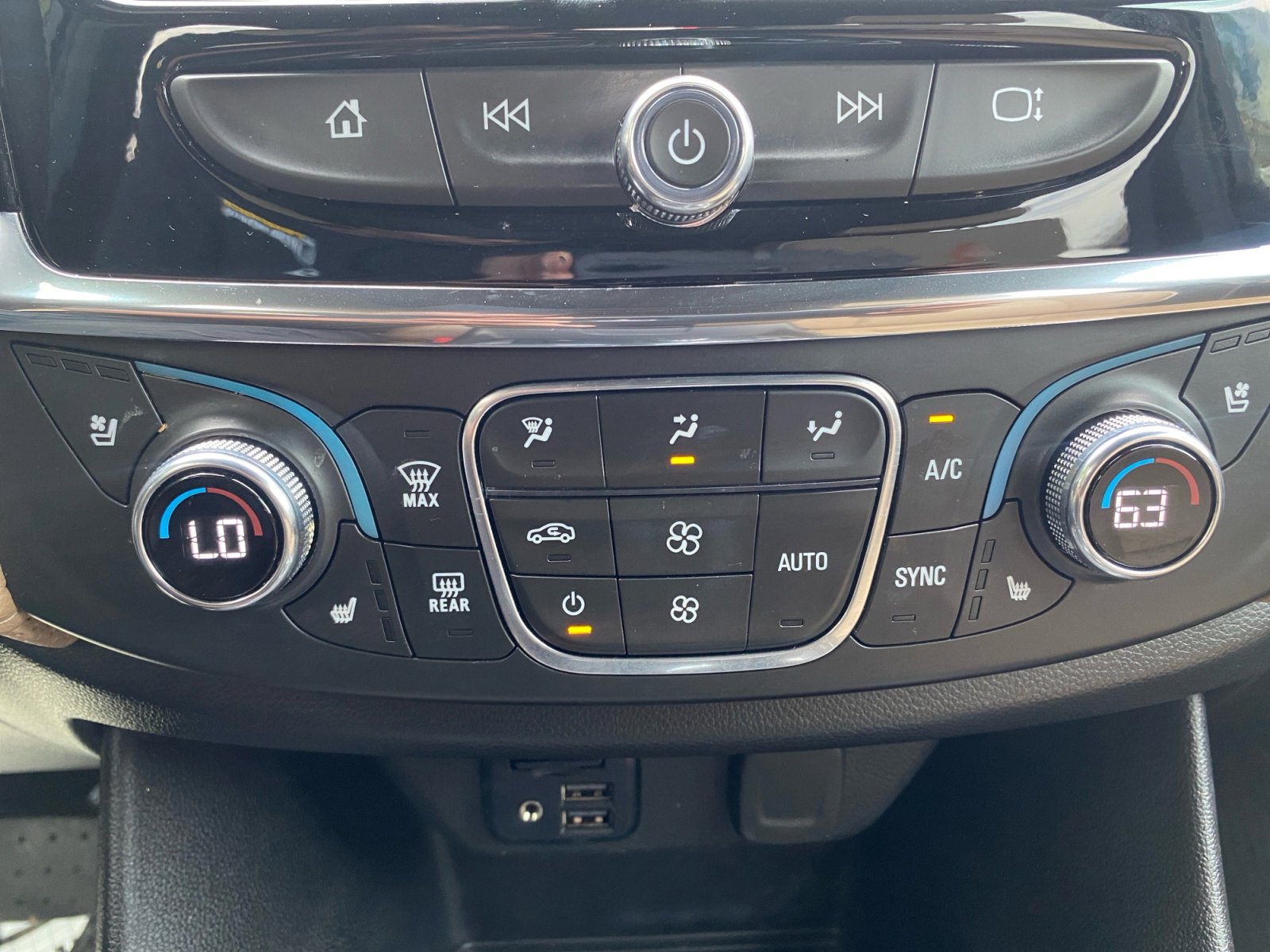 Used 2023 Chevrolet Traverse Premier image 18