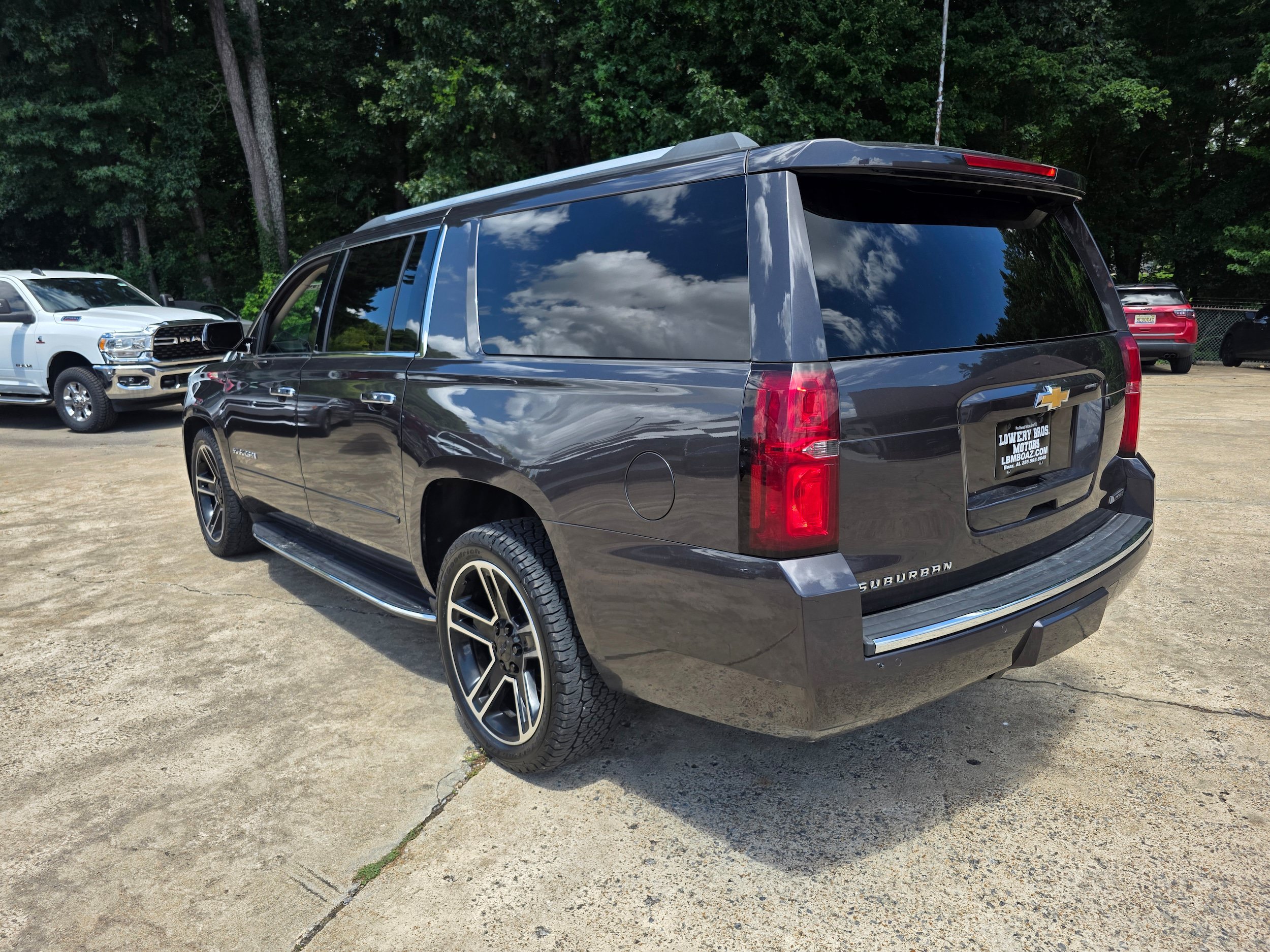 Used 2018 Chevrolet Suburban Premier AWD/4WD image 7