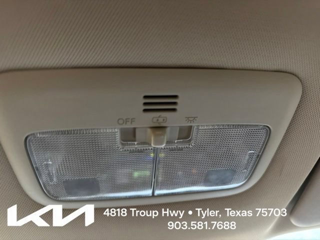 Used 2015 Toyota Corolla LE FWD image 21