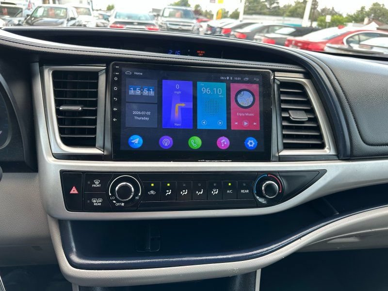 Used 2017 Toyota Highlander LE FWD image 21