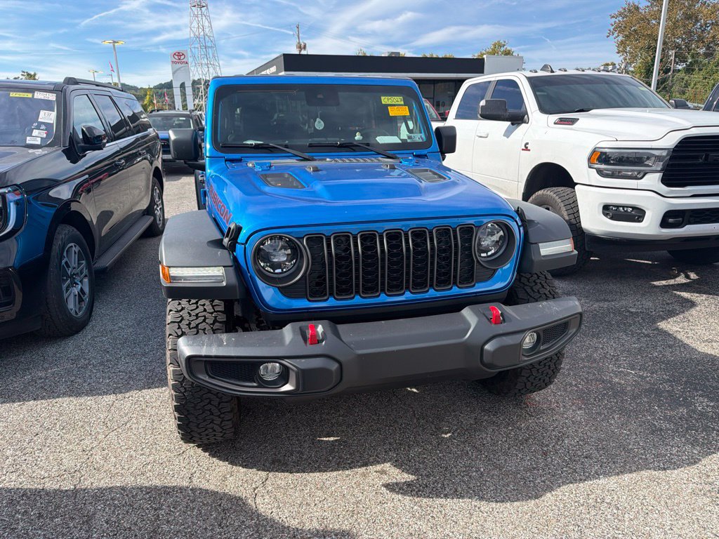 Used 2024 Jeep Wrangler Unlimited Rubicon w/ Safety Group AWD/4WD image 12