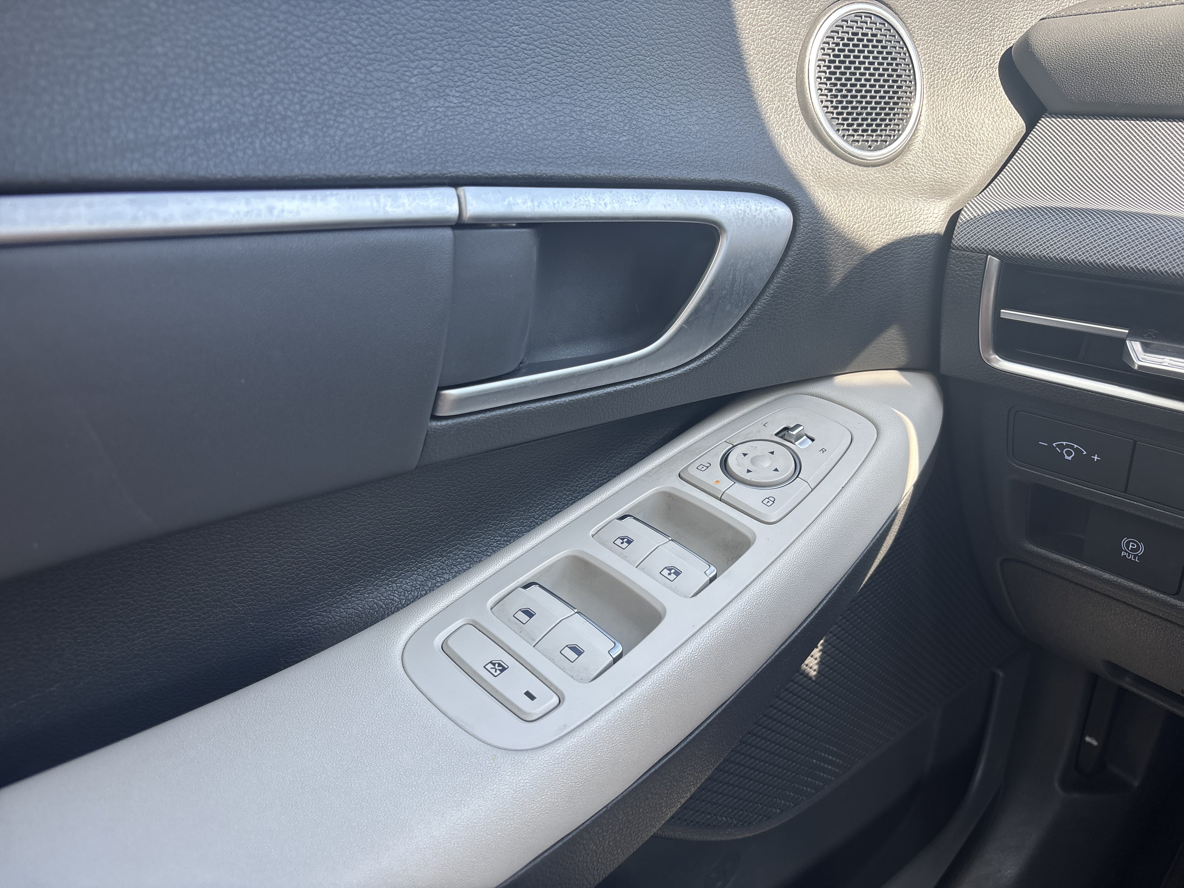 Used 2025 Hyundai Sonata SEL FWD image 31