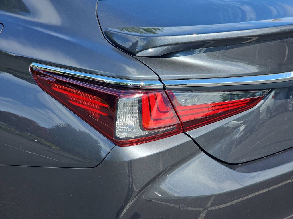 Certified 2022 Lexus ES 300h w/ Premium Package FWD image 34