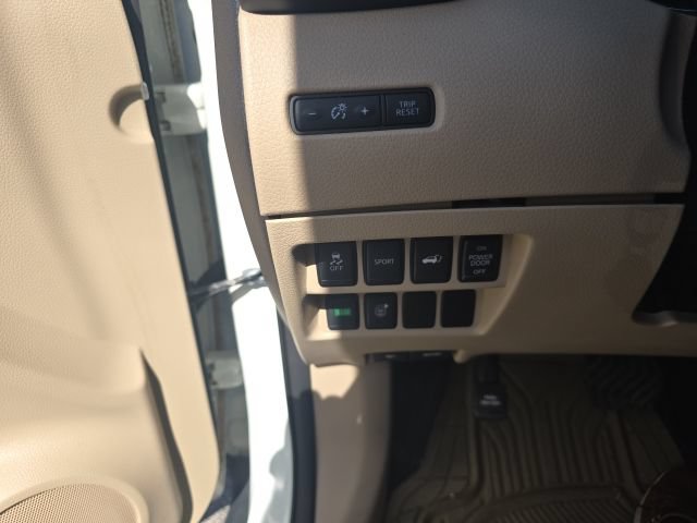 Used 2016 Nissan Rogue SL w/ SL Premium Package FWD image 12