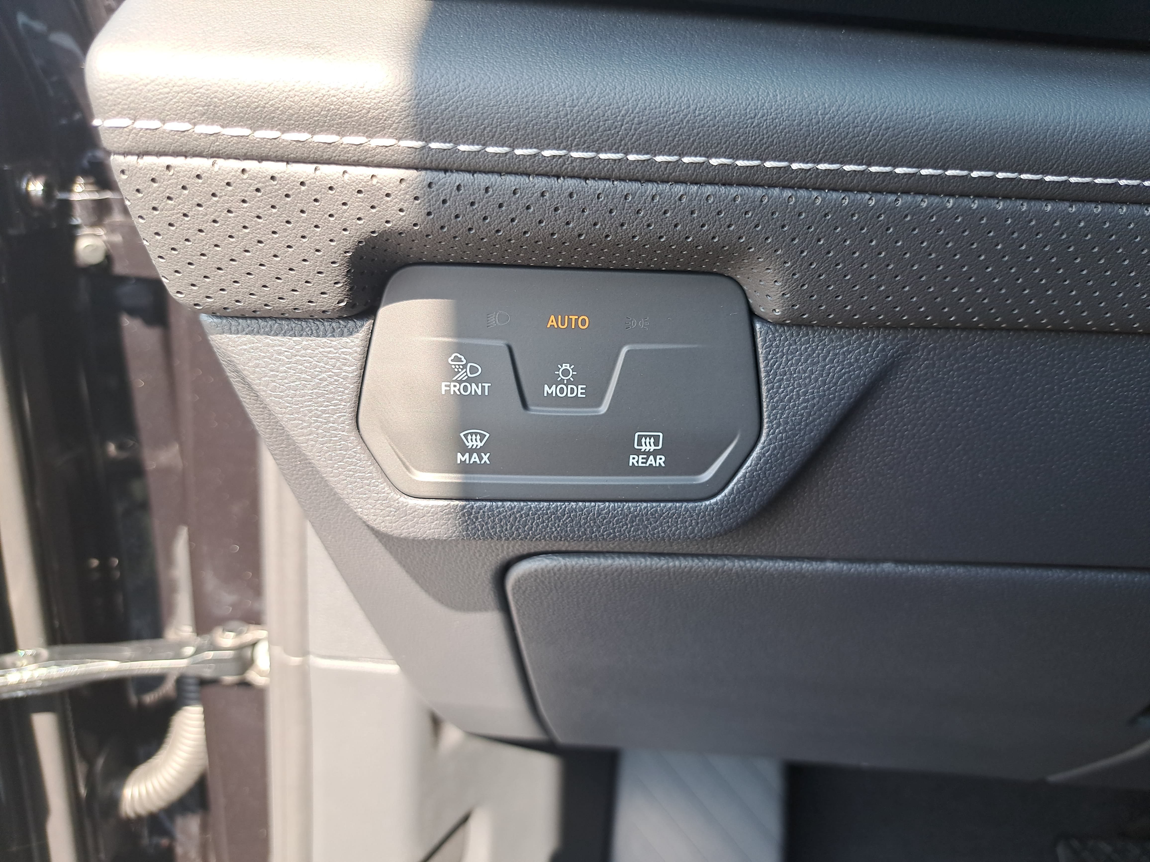 Used 2026 Volkswagen Atlas SE FWD image 26