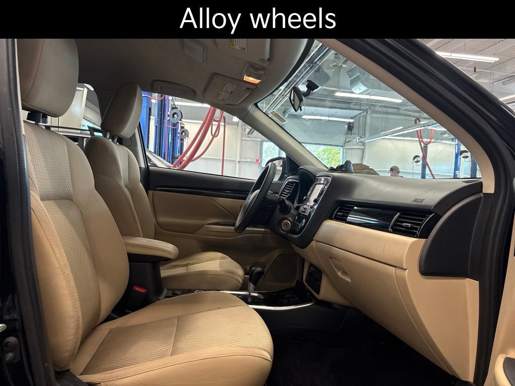 Used 2019 Mitsubishi Outlander SE AWD/4WD image 13