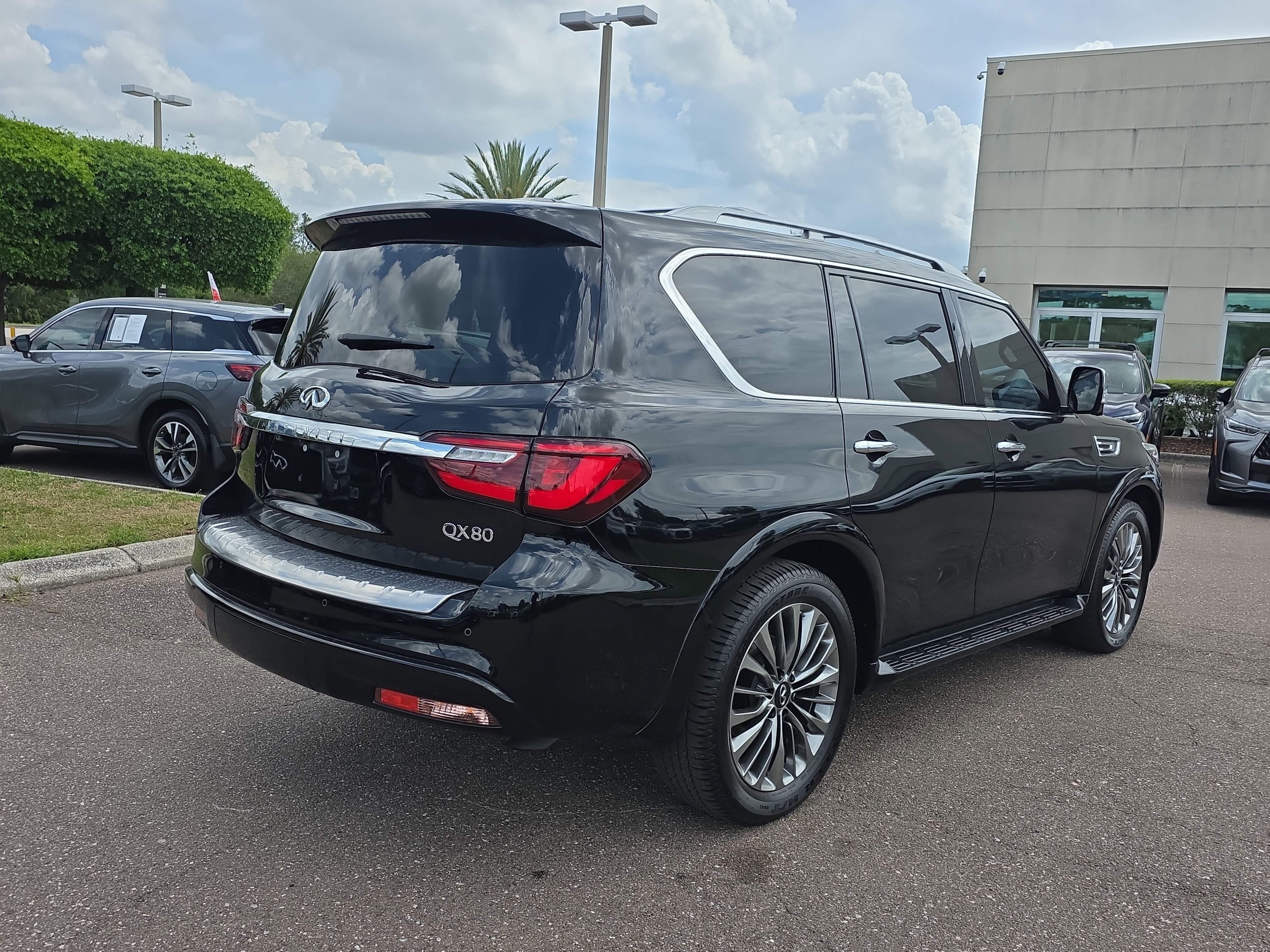 Used 2021 INFINITI QX80 Sensory w/ All-Season Package image 3