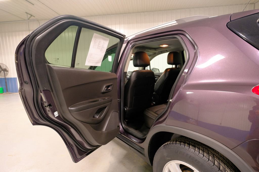 Used 2016 Chevrolet Trax LT w/ LT Sun and Sound Package image 24