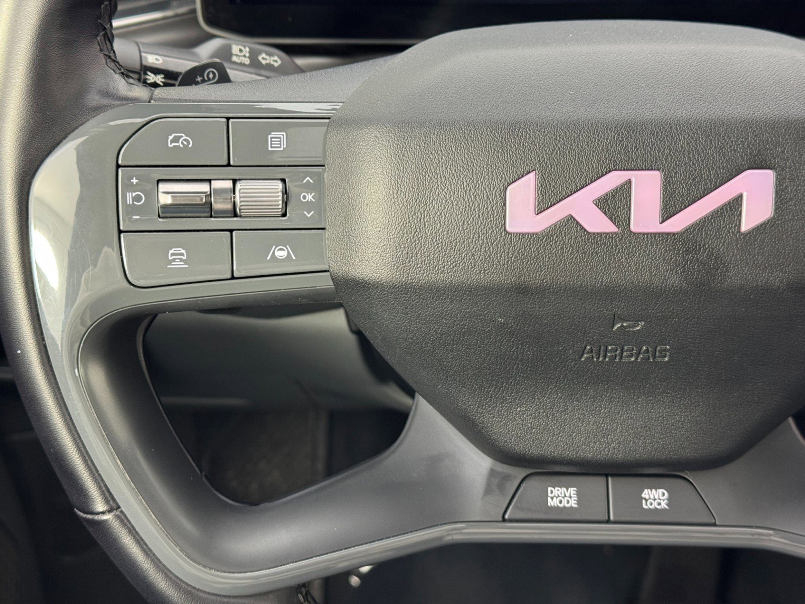 Used 2024 Kia EV9 Land image 23