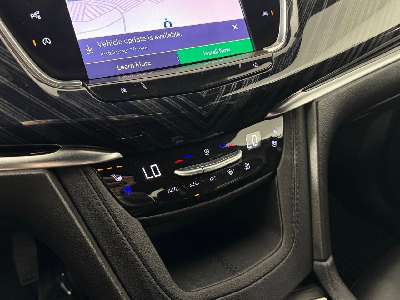 Used 2024 Cadillac XT6 Premium Luxury w/ Technology Package image 21