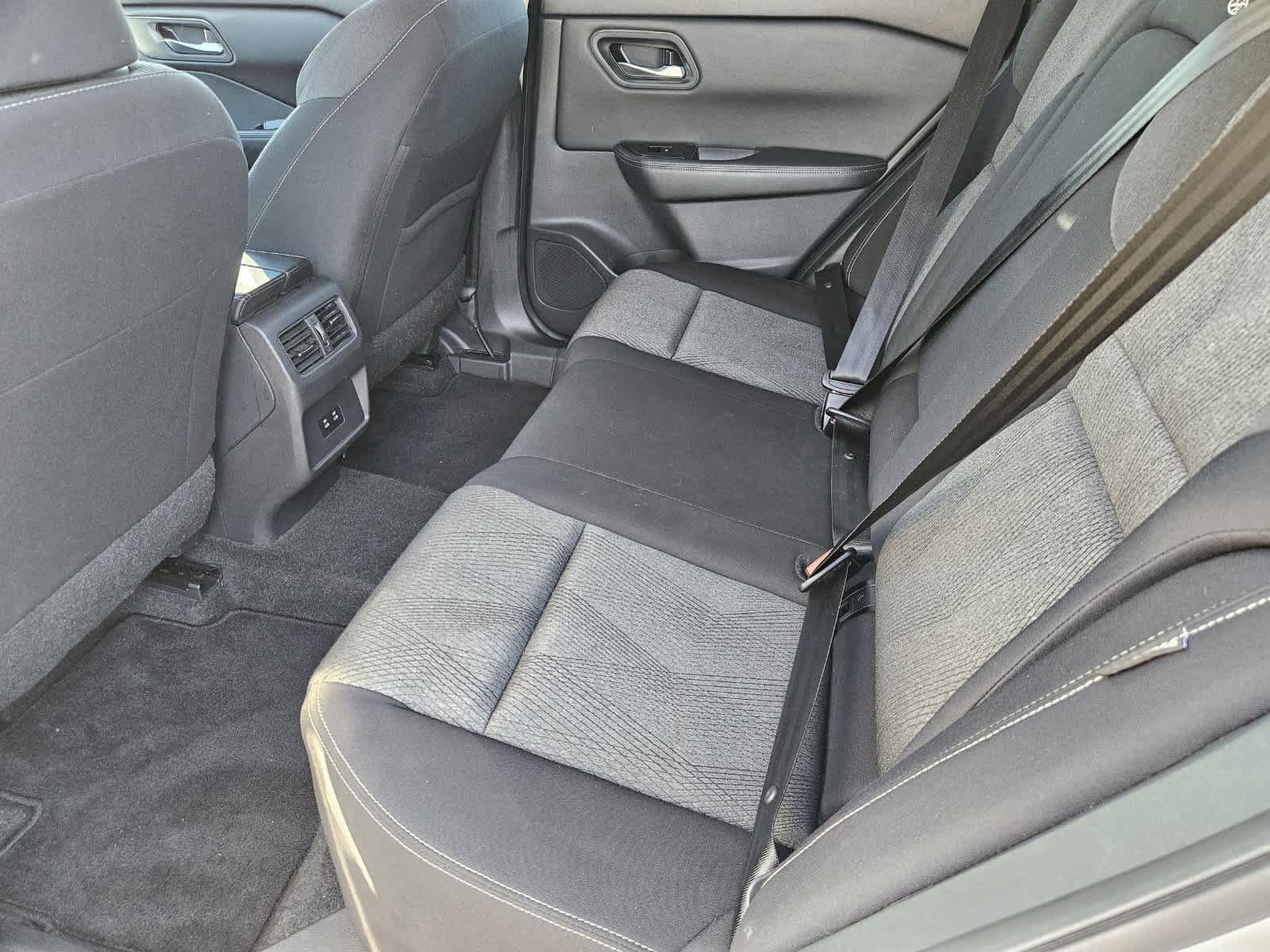 Used 2024 Nissan Rogue SV FWD image 31