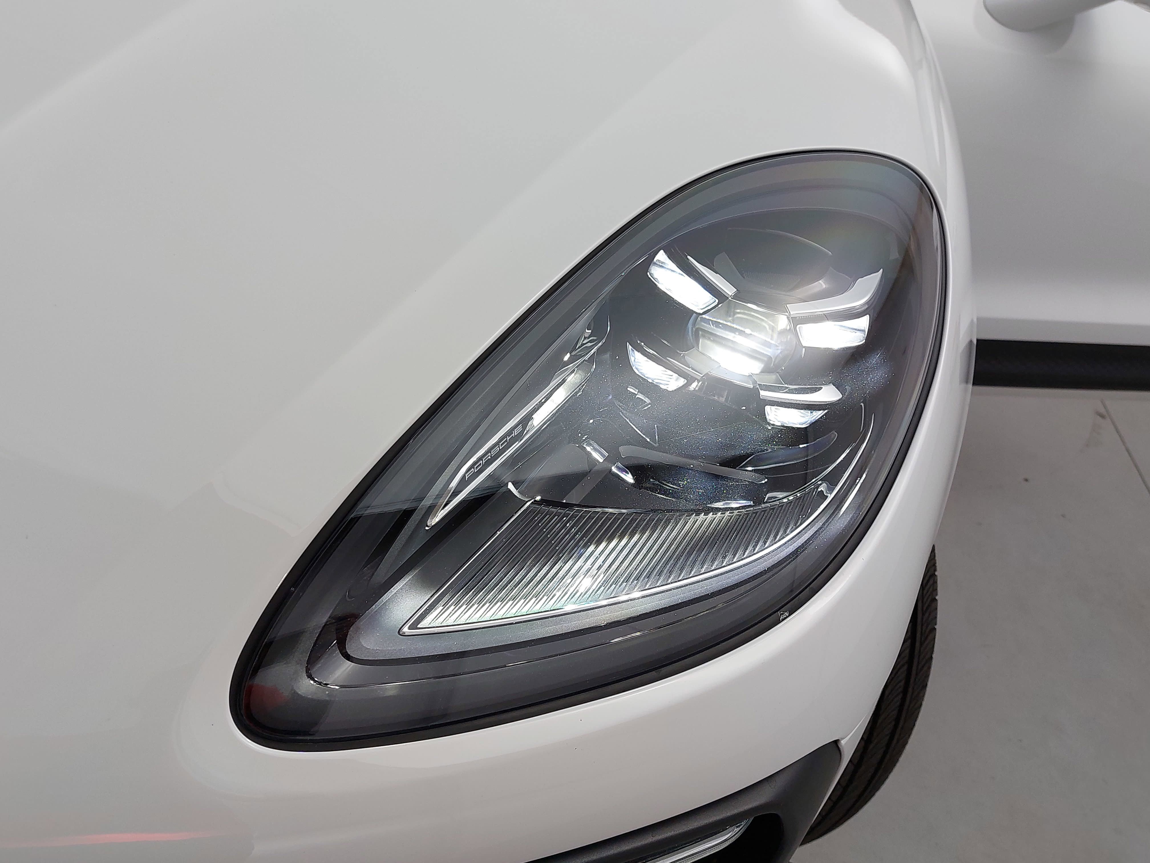 Certified 2023 Porsche Macan AWD/4WD image 34