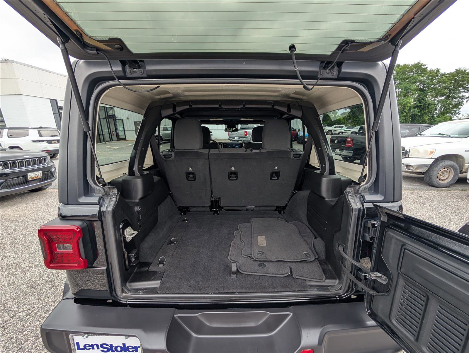 Used 2024 Jeep Wrangler Rubicon image 13