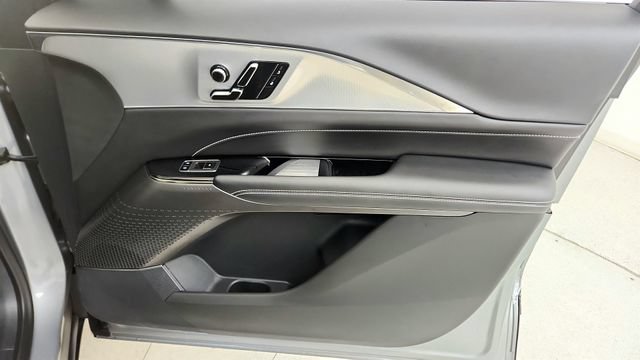 Used 2024 Cadillac Lyriq Tech RWD image 38