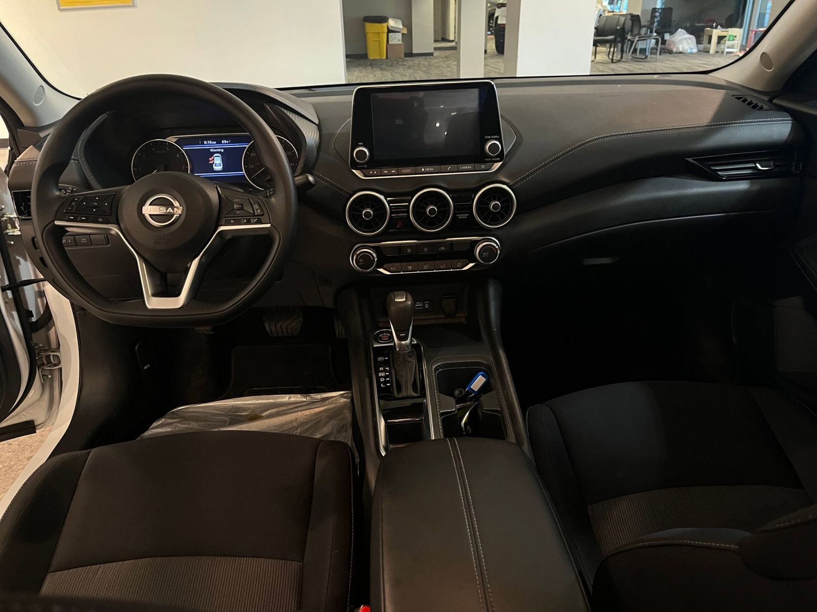 Used 2025 Nissan Sentra SV image 32