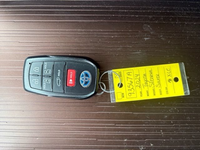 Used 2024 Toyota Sienna XLE w/ XLE Plus Package AWD/4WD image 16